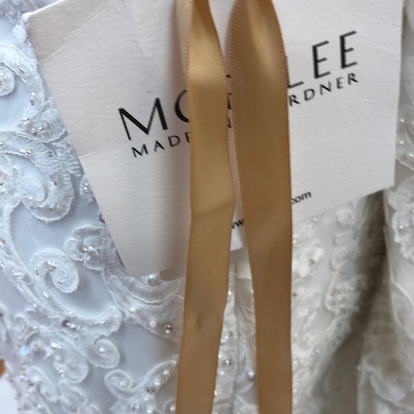 Ivory wedding gown with sequins, faux pearls - Picture 7 of 8